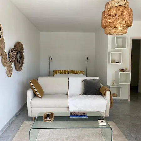 Cosy In Juan-les-pins Apartment