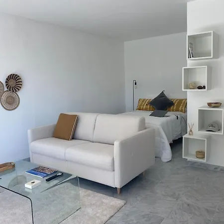 Cosy In Juan-les-pins