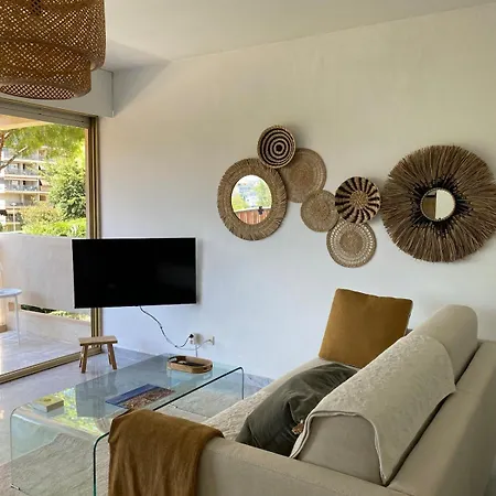 Cosy In Juan-les-pins *
