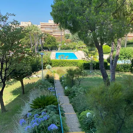 Cosy In Juan-les-pins Apartamento