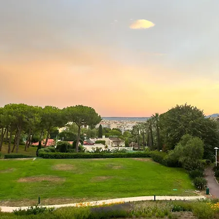 Cosy In Juan-les-pins *
